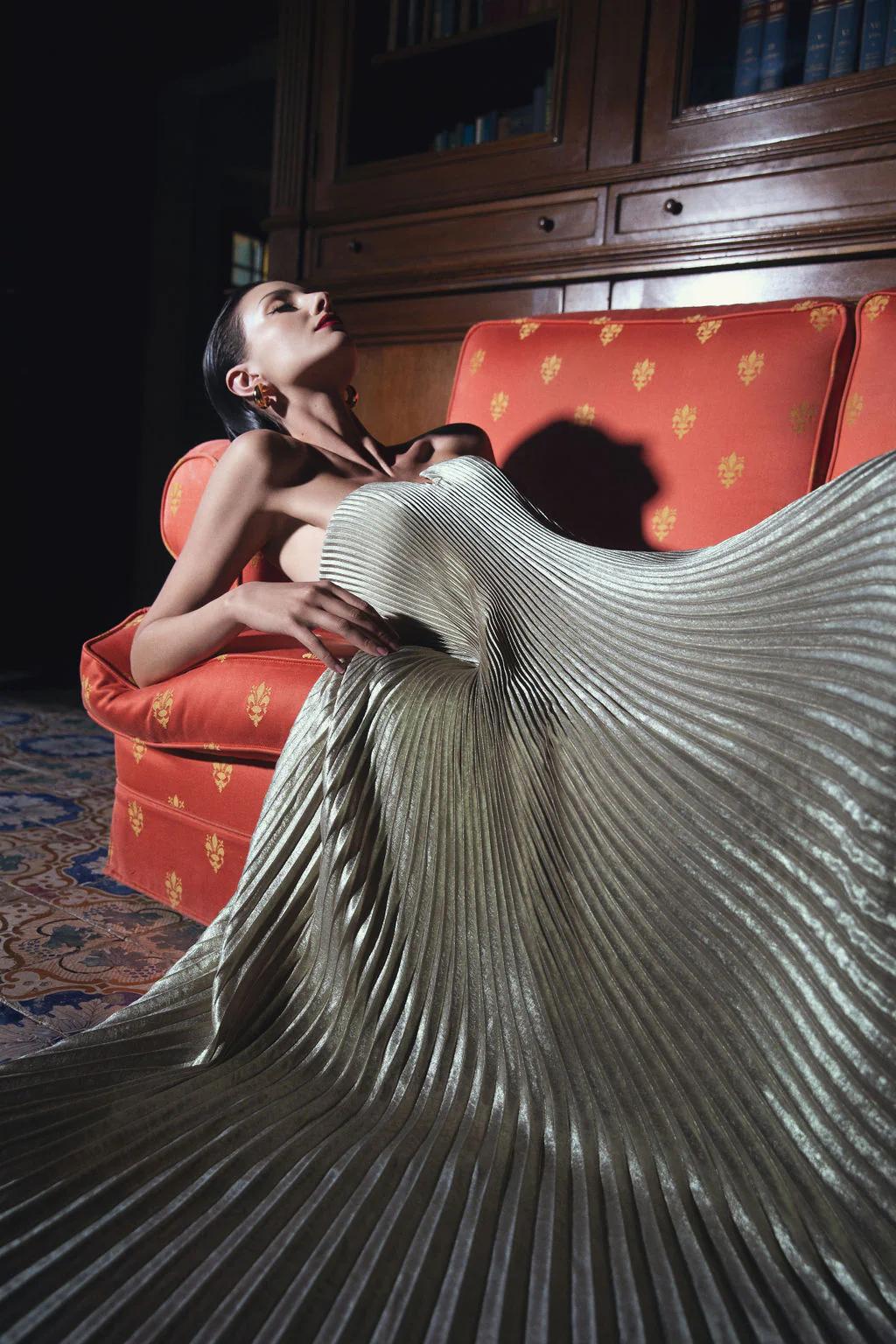 Vestido Feminino Sem Alças Dourado