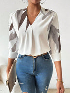 Camisa Feminina Meia Manga Estampada Decote V