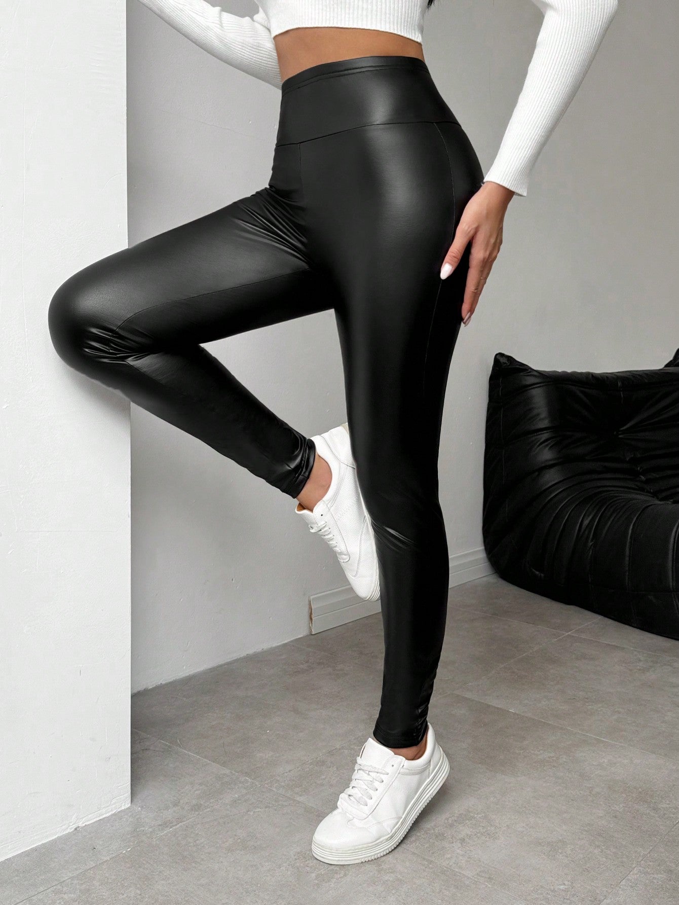 Calça Legging de Couro Peluciada Feminina