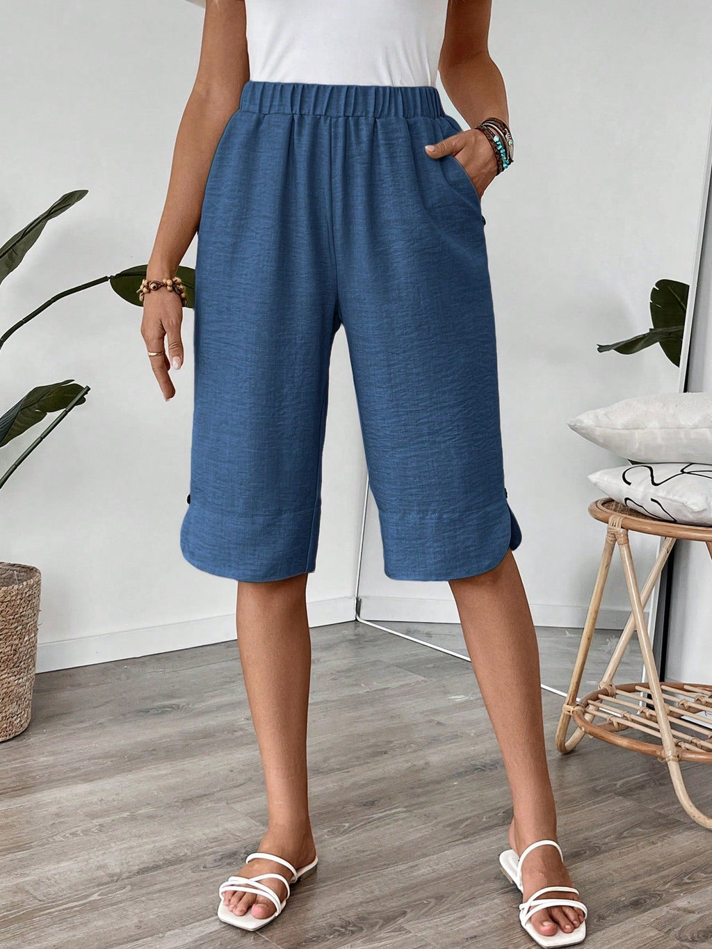 Capri Feminina de Linho com Bolsos e Elástico na Cintura