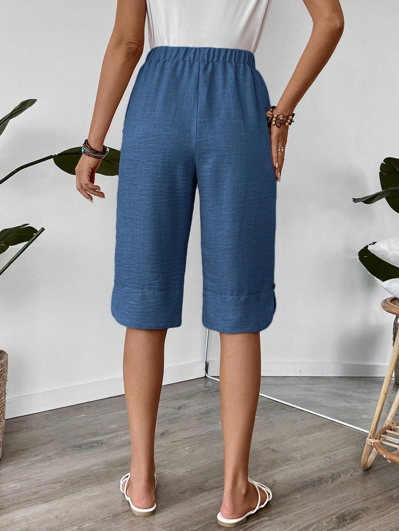 Capri Feminina de Linho com Bolsos e Elástico na Cintura