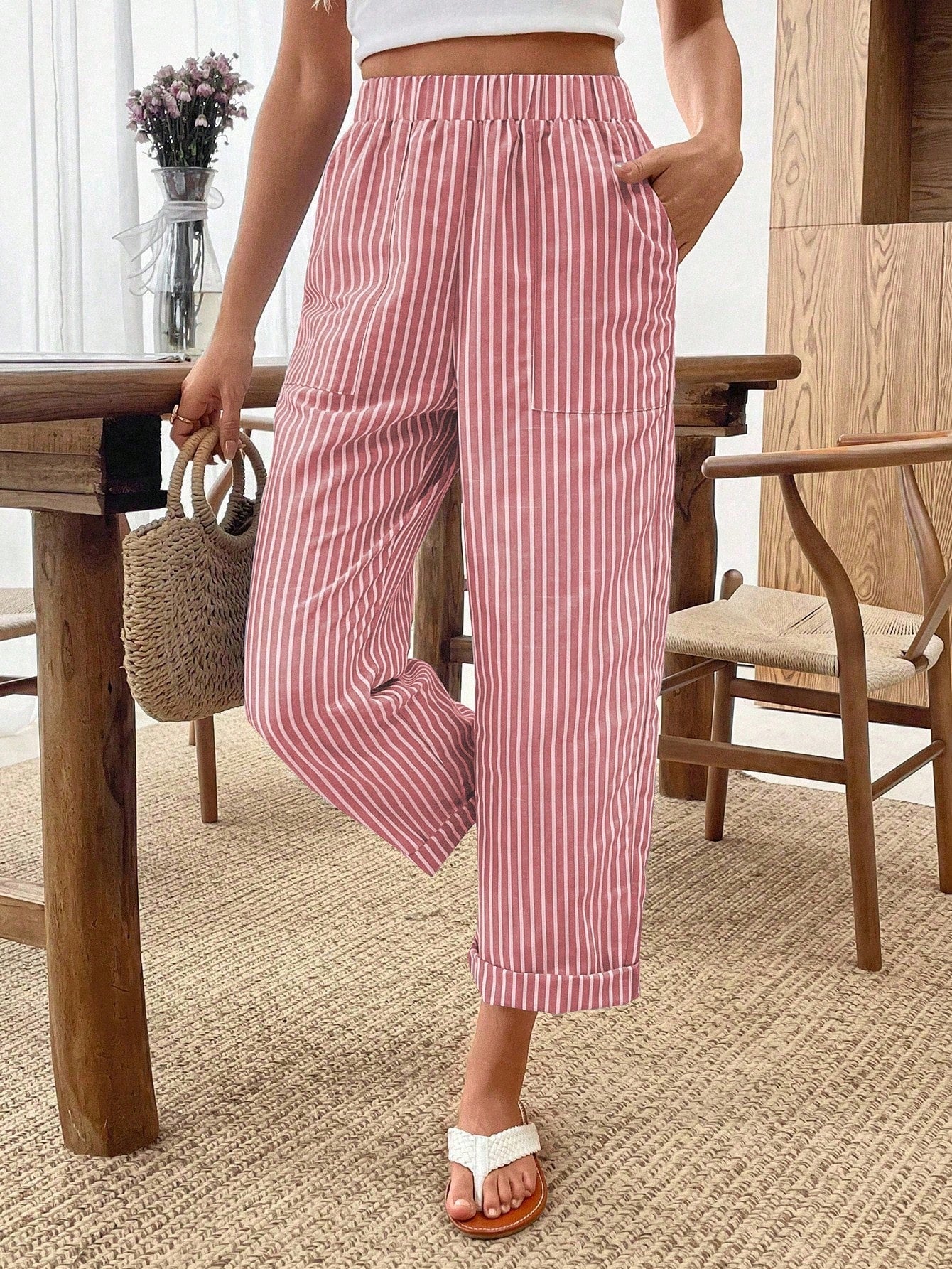 Calça Reta Feminina Listrada com Elástico na Cintura