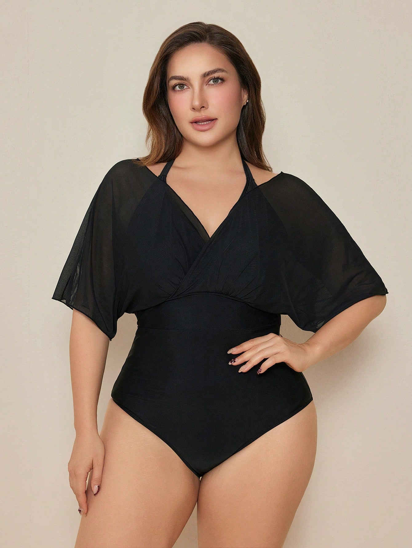 Maiô Plus Size com Mangas e Tule