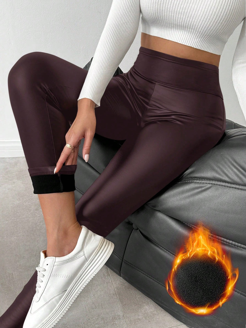 Calça Legging de Couro Peluciada Feminina