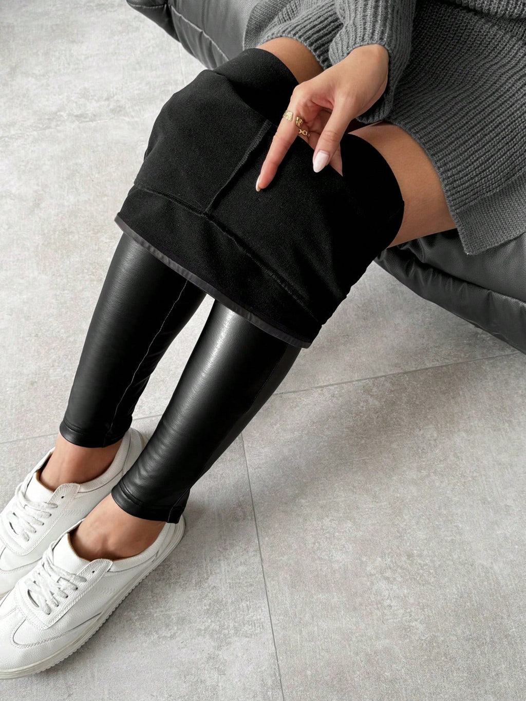 Calça Legging de Couro Peluciada Feminina