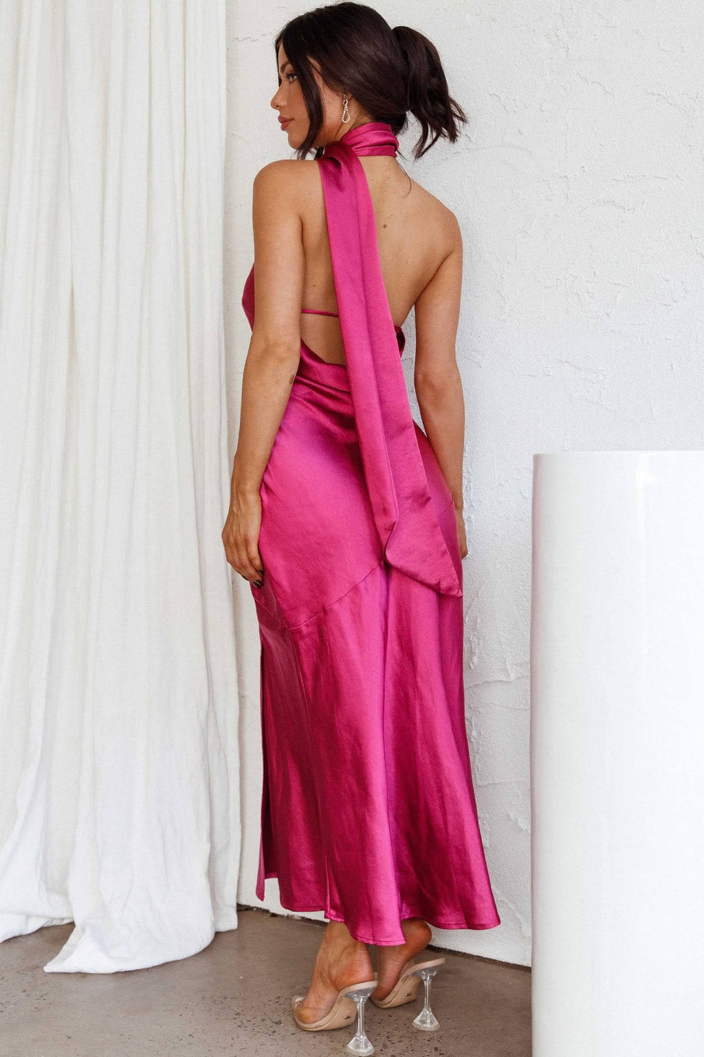 Vestido Midi Nad em Cetim com Decote Halter Drapeado