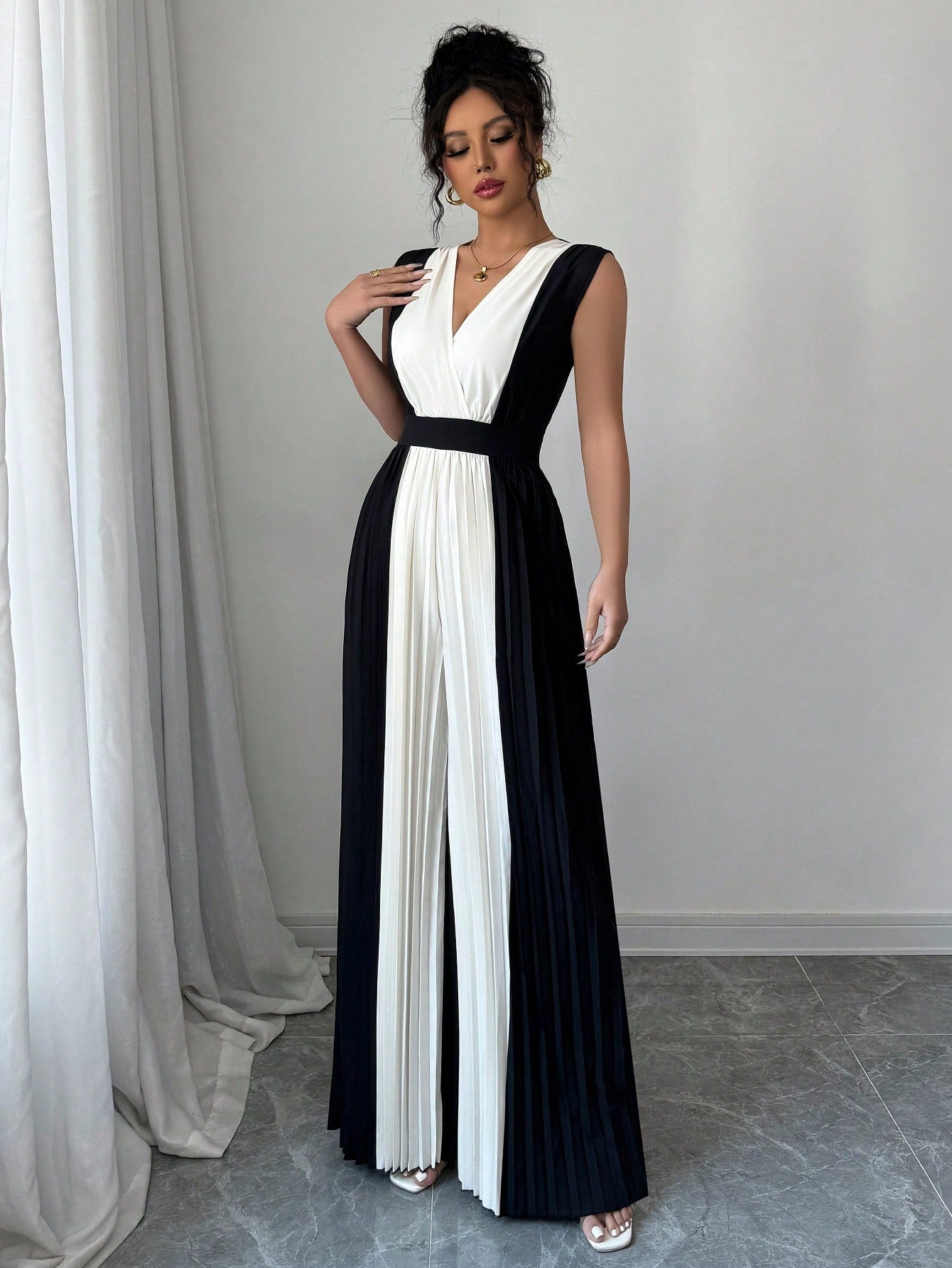 Macacão Feminino Pantalona Duas Cores Regata Decote V