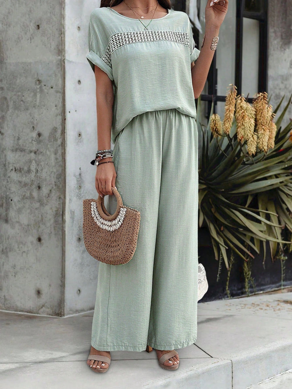 Conjunto Feminino Soltinho Calça e Blusa com Detalhe em Renda