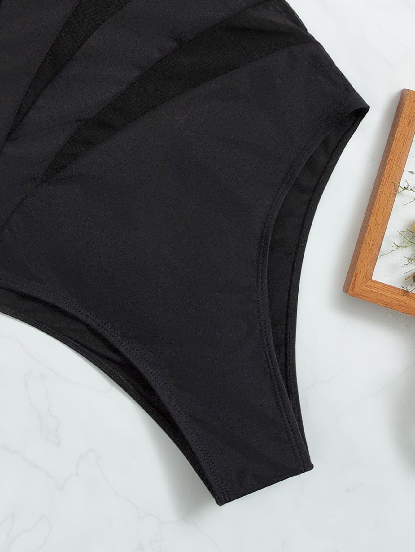 Maiô Feminino Assimétrico Preto com Tule