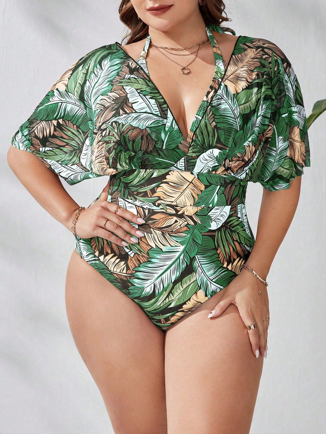Maiô Plus Size com Mangas e Tule