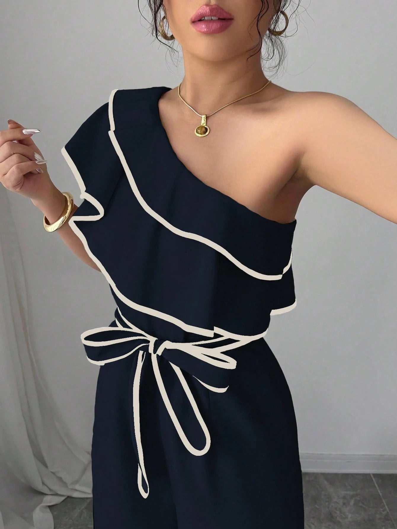 Macacão Feminino Pantalona Um Ombro Só com Babados