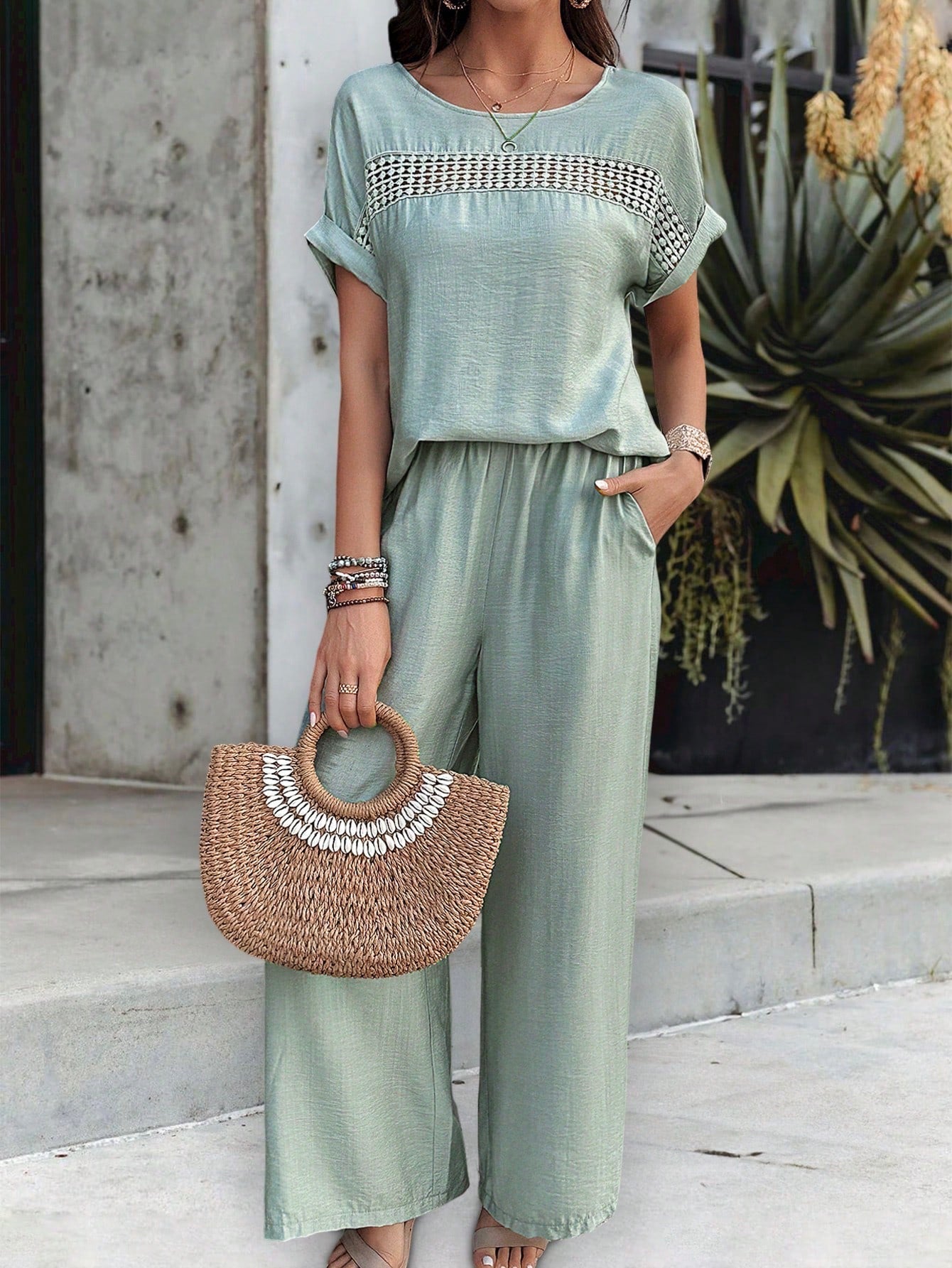 Conjunto Feminino Soltinho Calça e Blusa com Detalhe em Renda